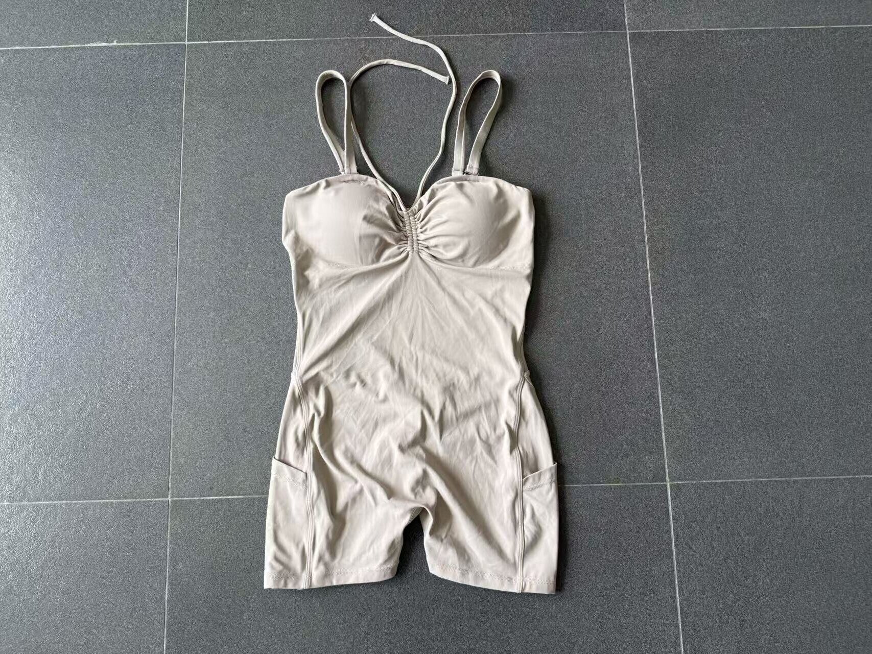 Women's Multiple Wearing Ways Sleeveless Yoga Shorts Jumpsuit Scrunch Butt Workout  Sports Outfits with Pockets FGB15177