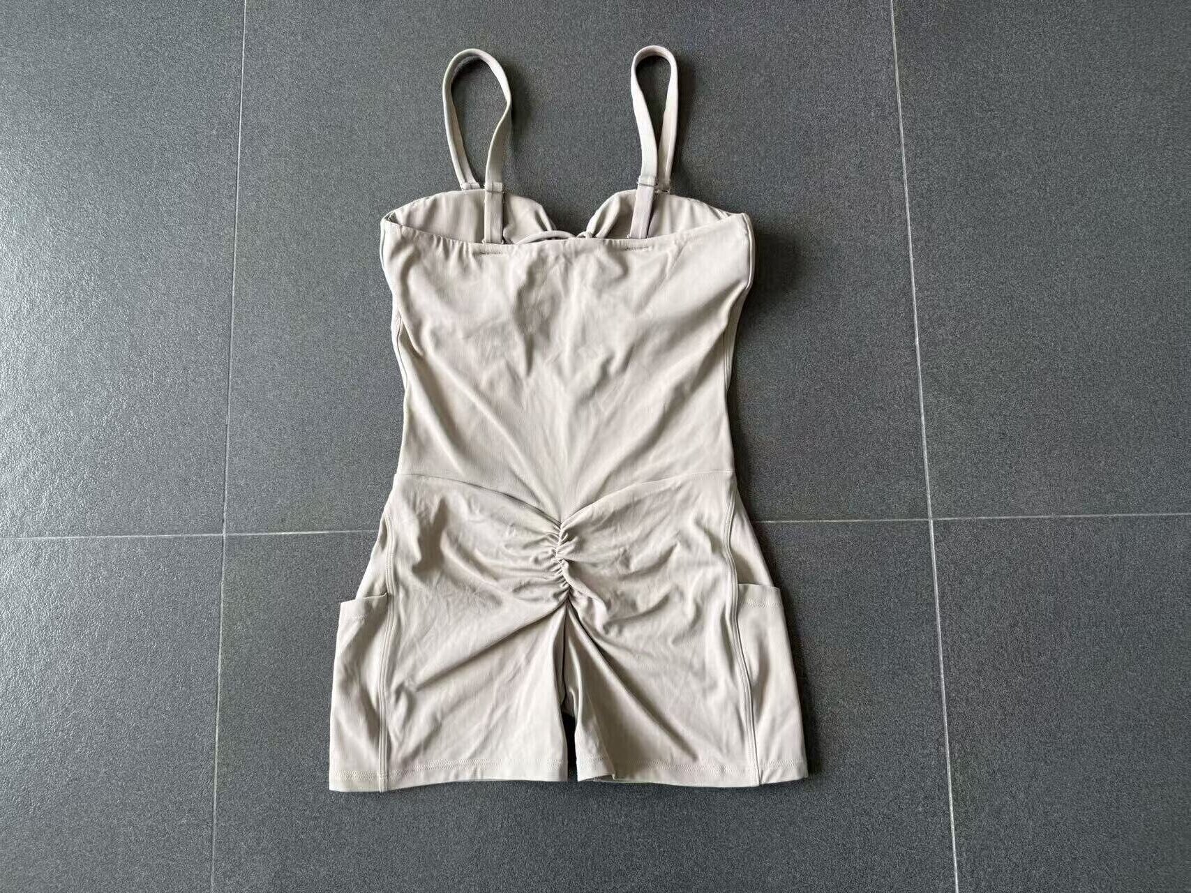 Women's Multiple Wearing Ways Sleeveless Yoga Shorts Jumpsuit Scrunch Butt Workout  Sports Outfits with Pockets FGB15177