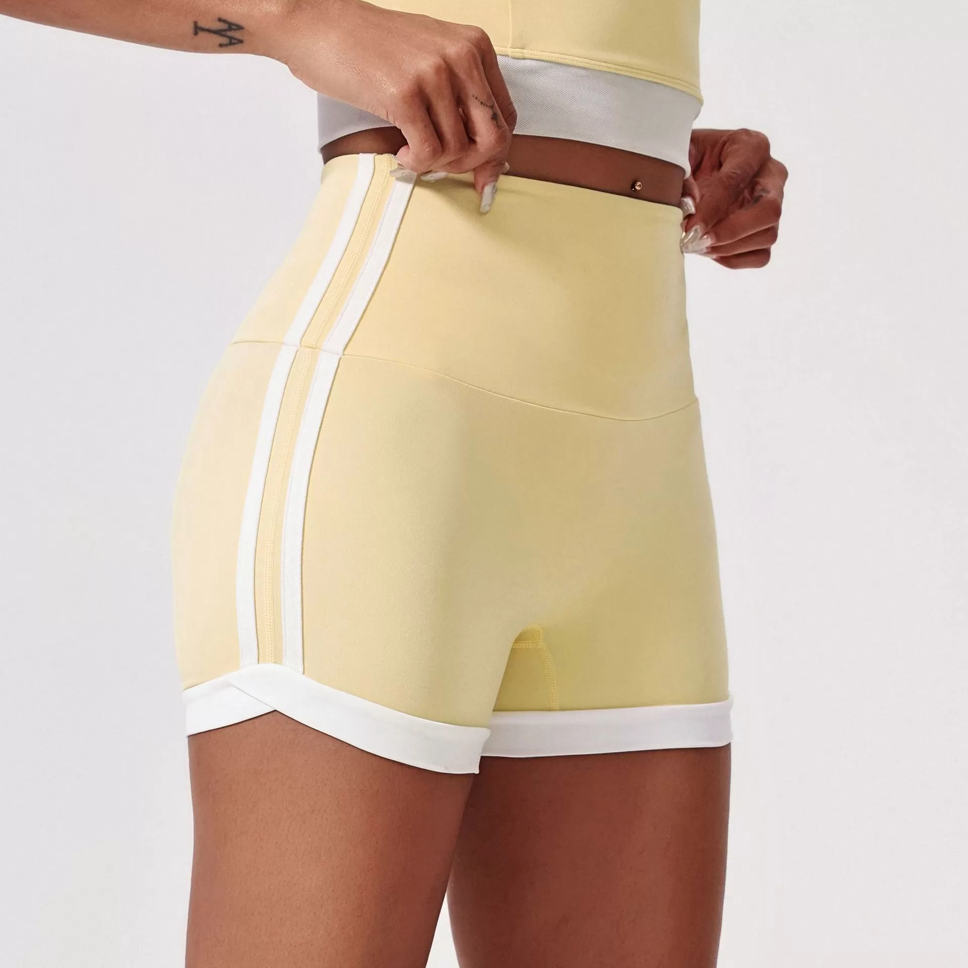 Women's Gym Activewear Stripe Contrast Color Fitness Yoga Outfits Shorts FGBDK3234