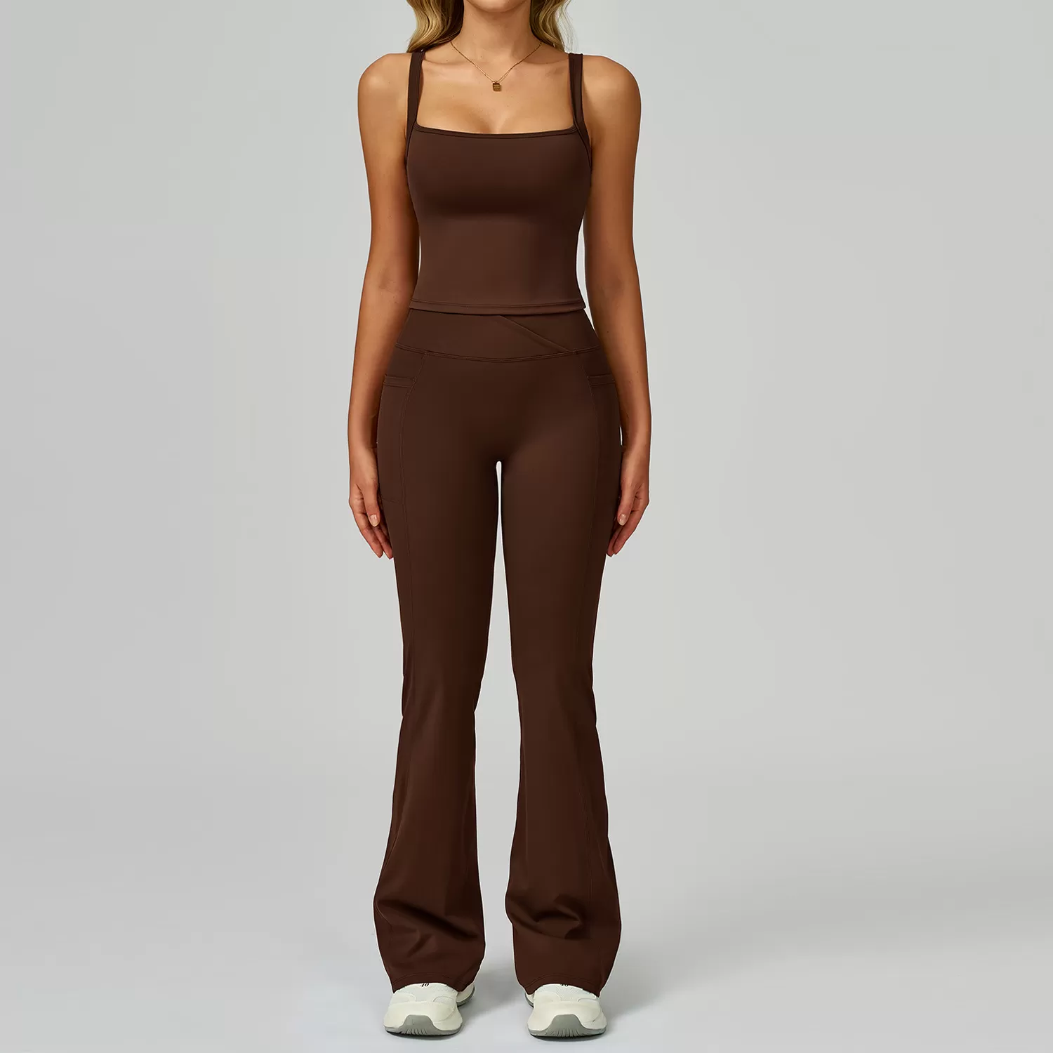 Brown singlet+bell-bottom pants