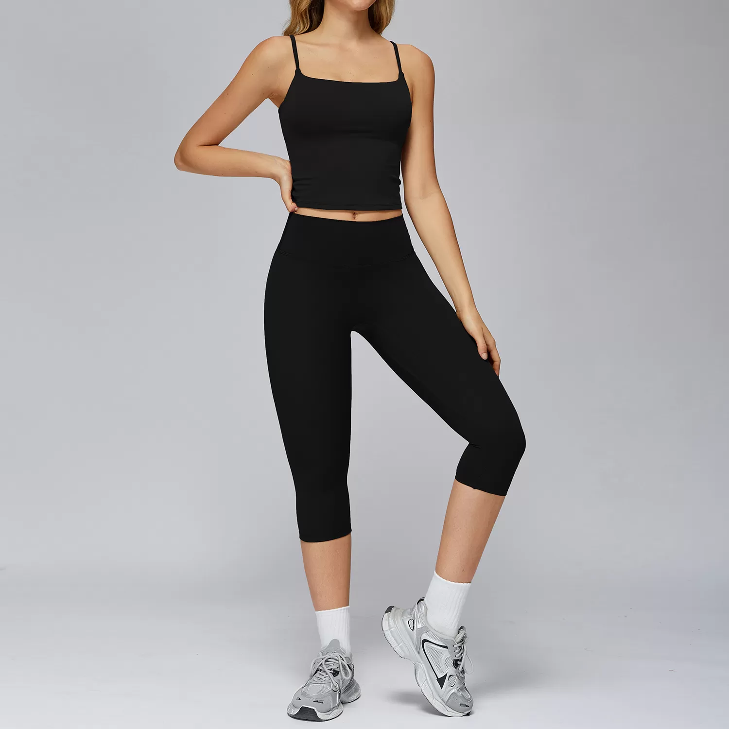 Black singlets+3/4 Length leggings