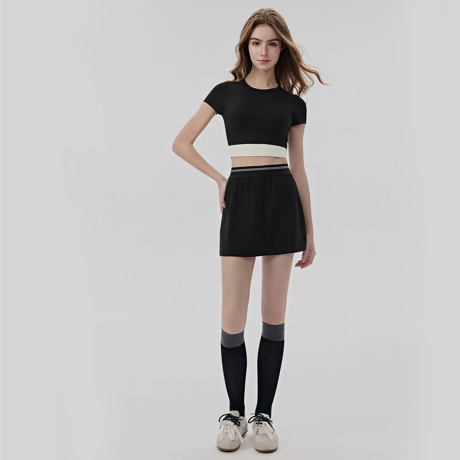 Black short sleeves+skirts