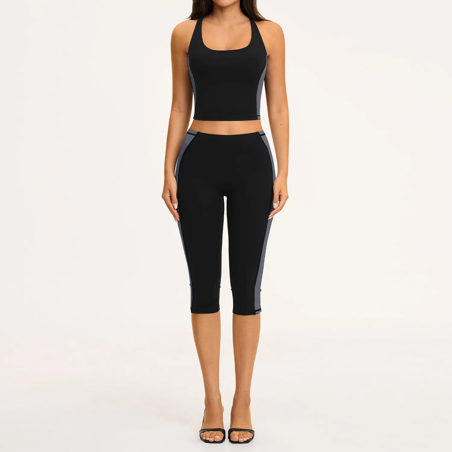 Black singlets+knee-lenth leggings