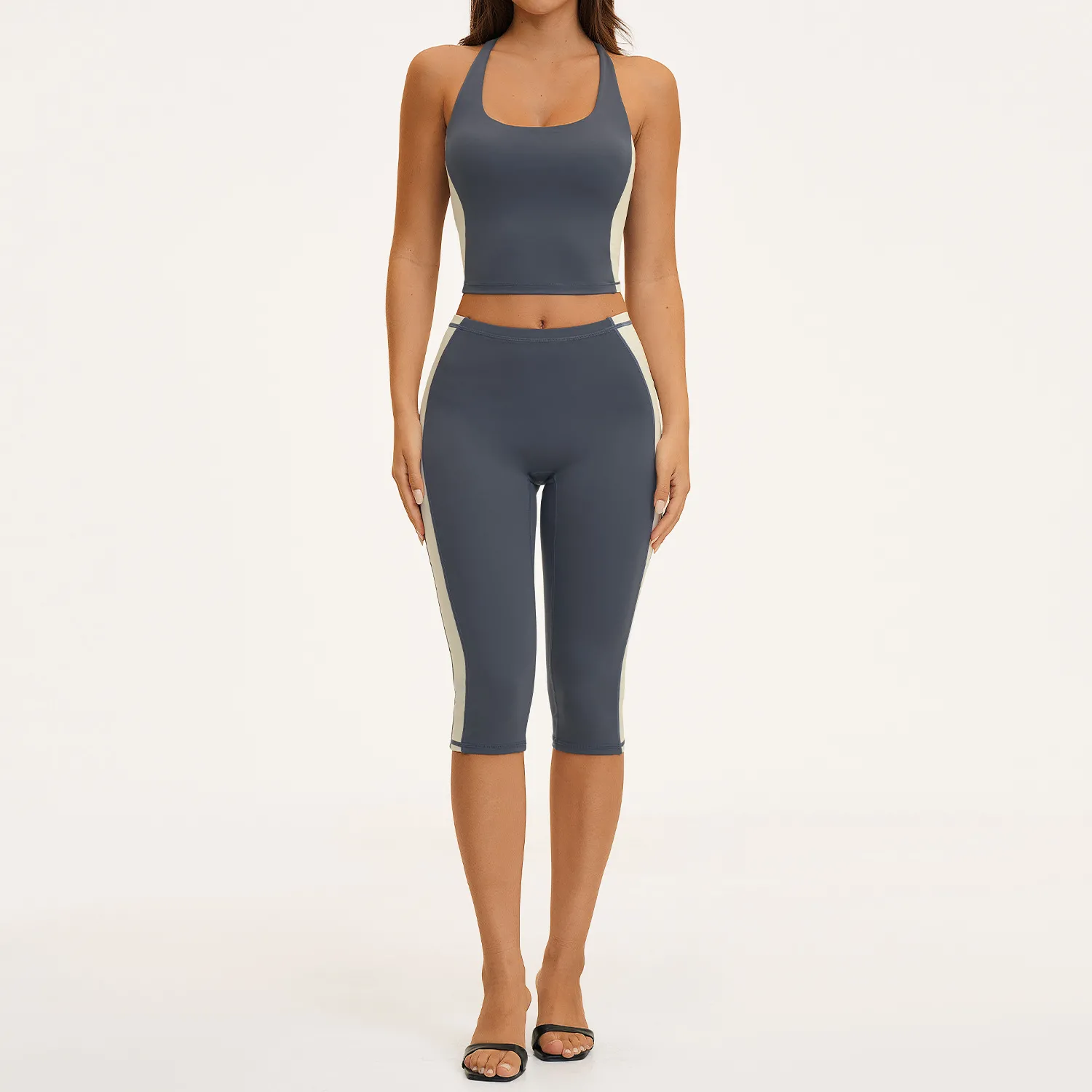 Grey singlets+knee-lenth leggings