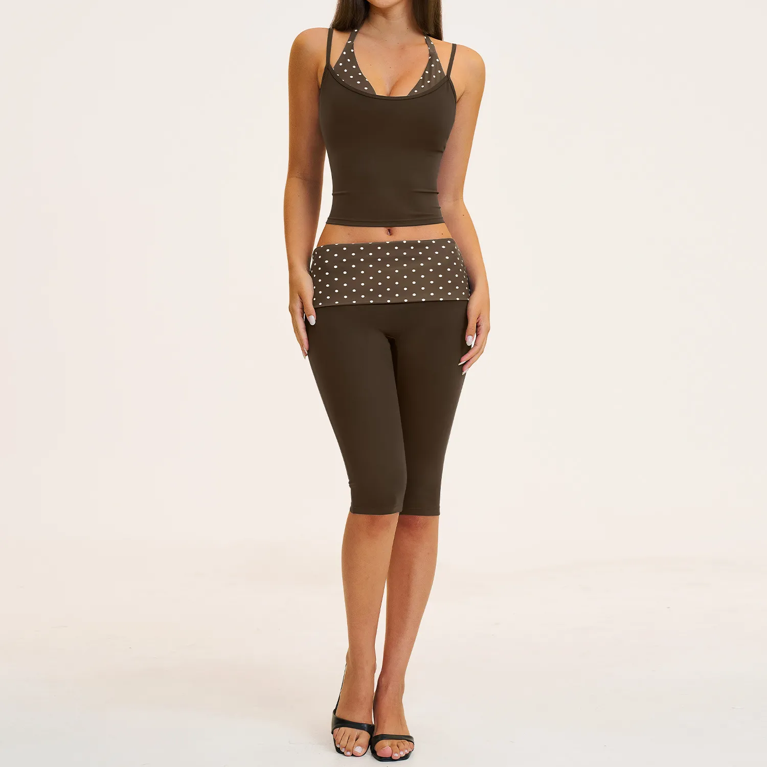 Brown&Polka dot singlets+knee-length leggings