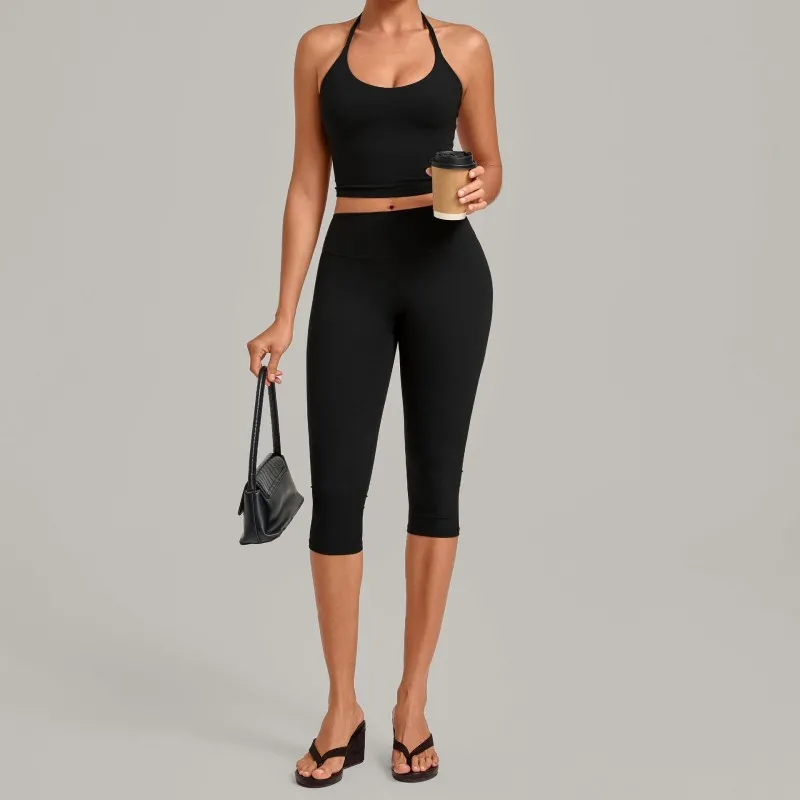 Black singlets+3/4 length leggings