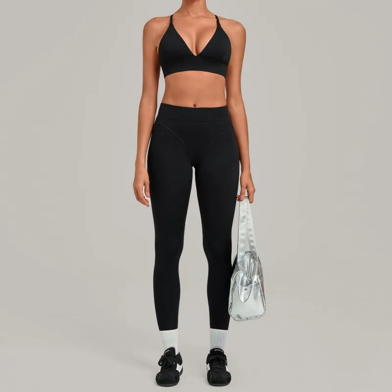 Black bra+leggings