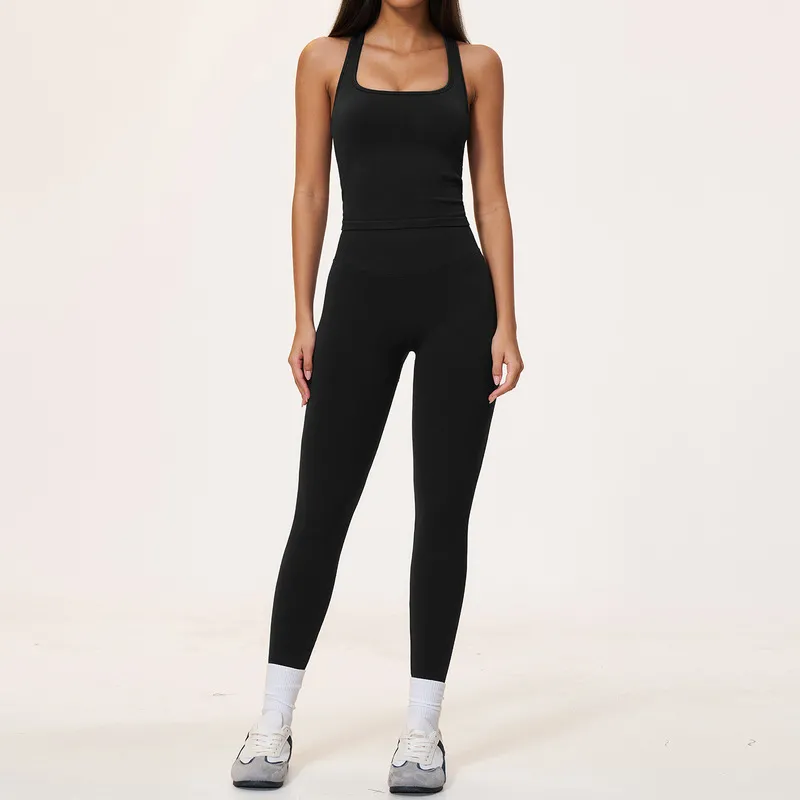 Black singlets+leggings