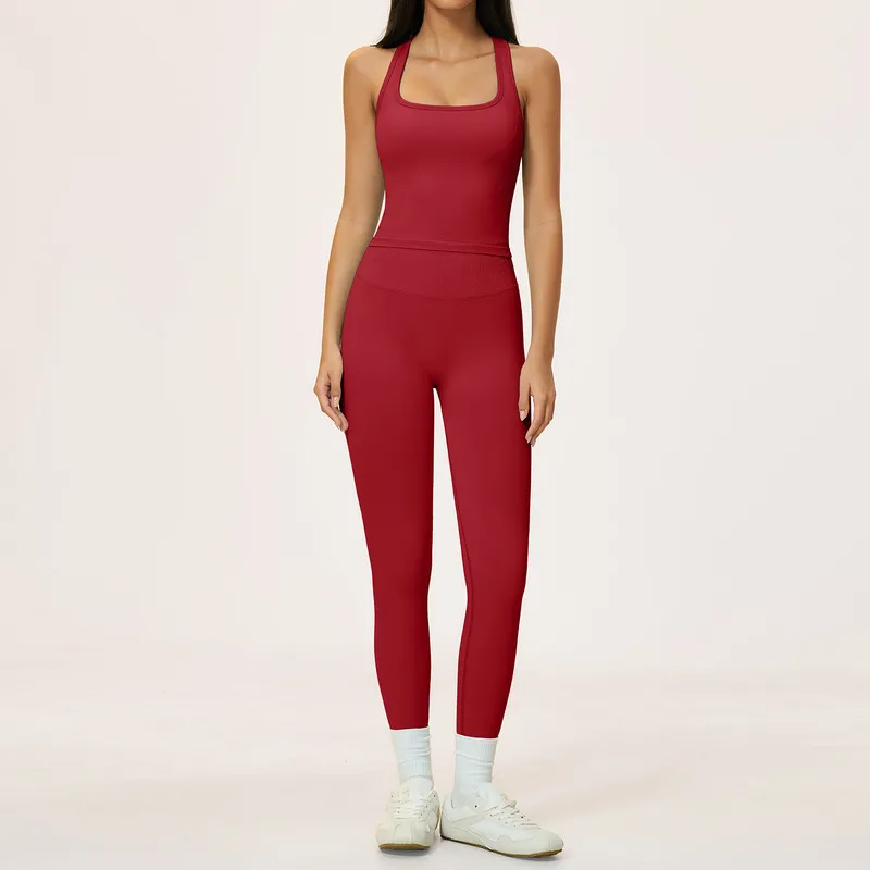 Red singlets+leggings